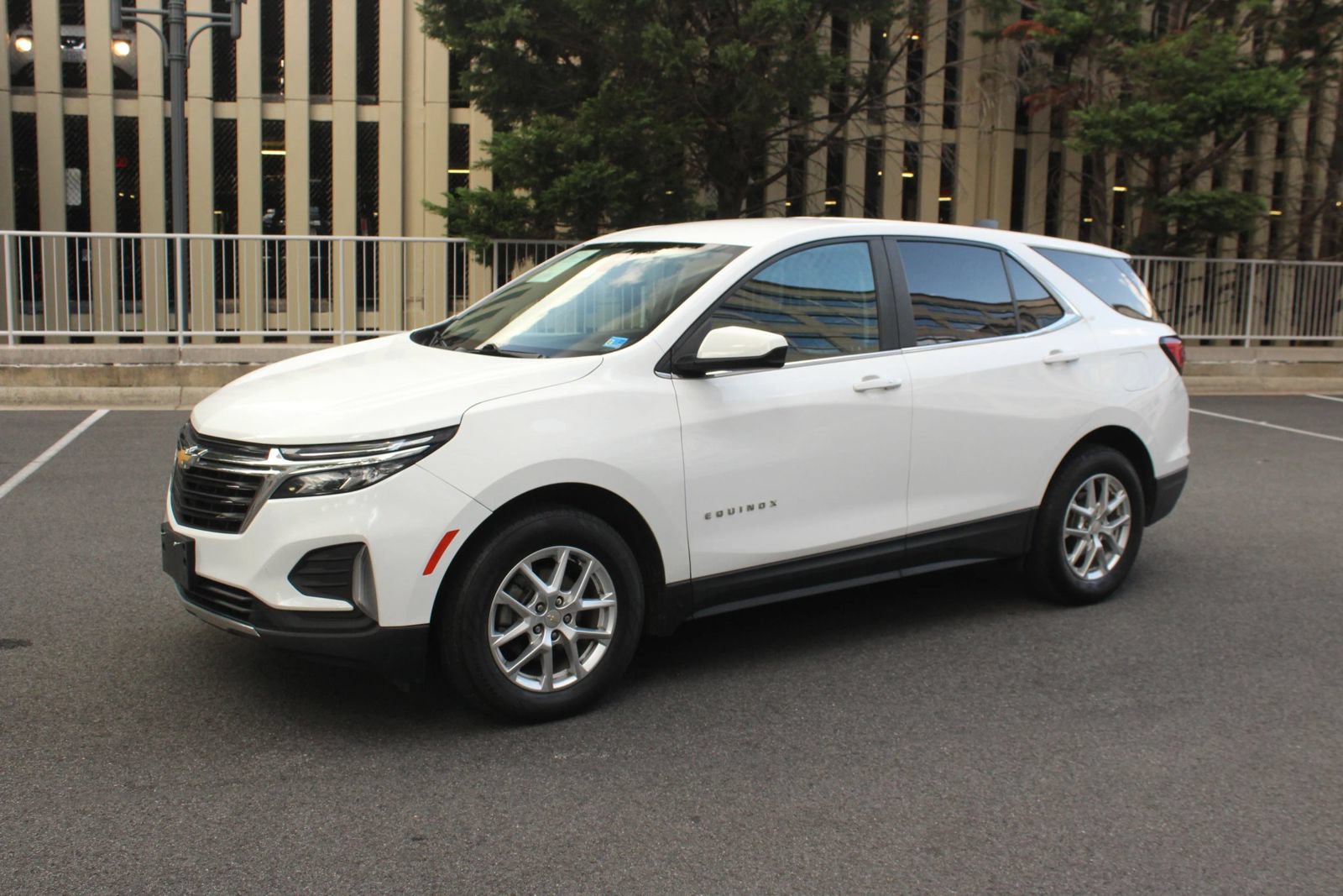 Used 2022 Chevrolet Equinox LT FWD image 12