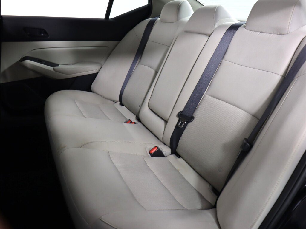 Used 2025 Nissan Altima 2.5 SV FWD image 32