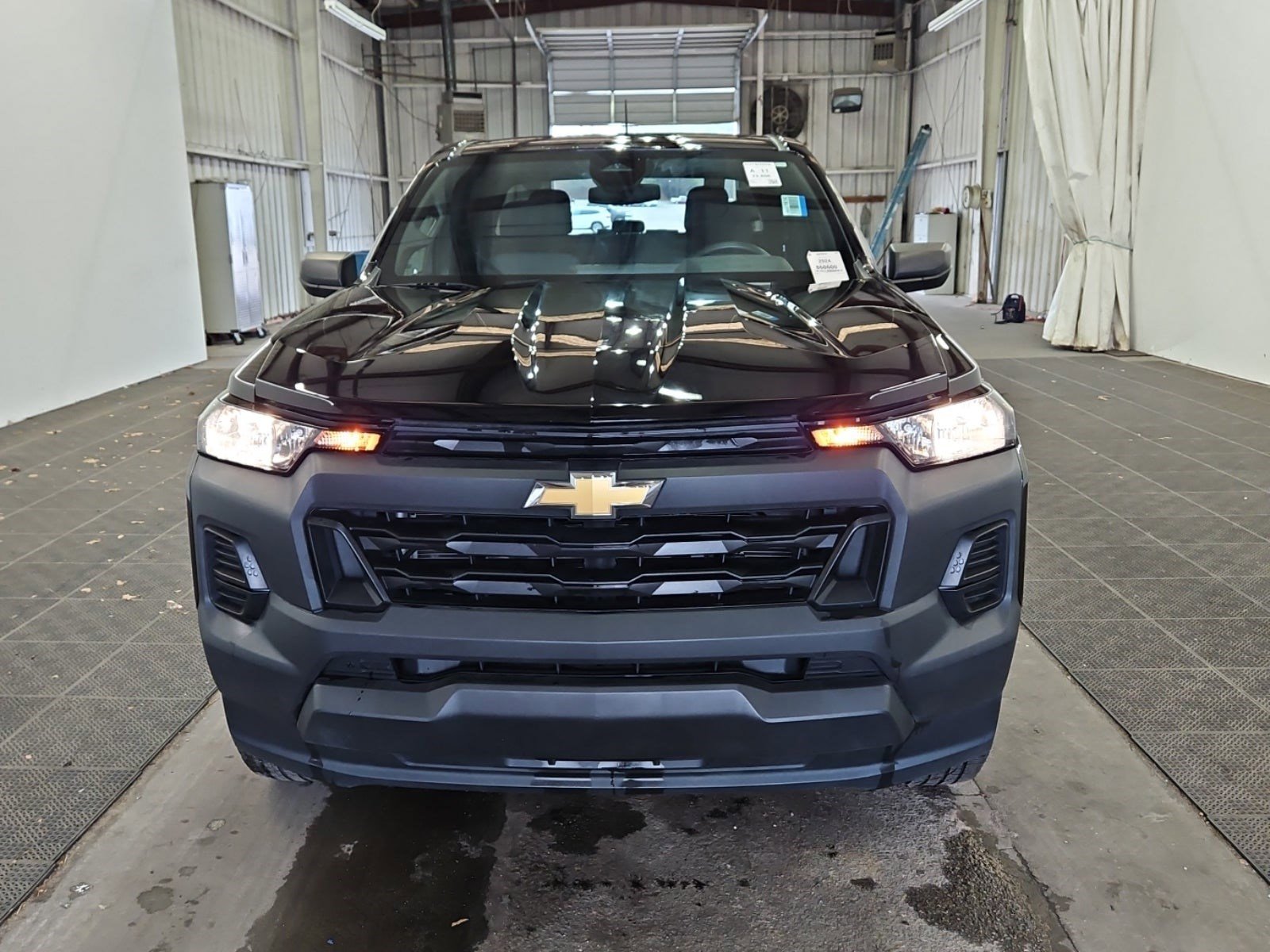 Used 2024 Chevrolet Colorado W/T image 2