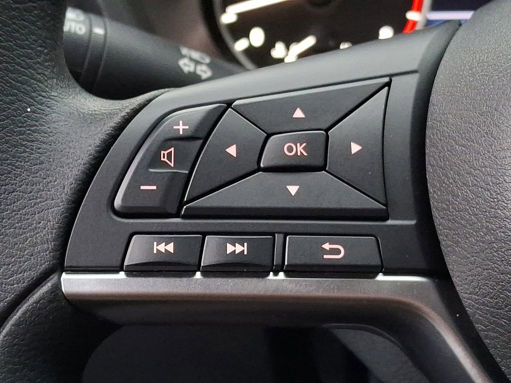 Used 2025 Nissan Sentra SV image 17