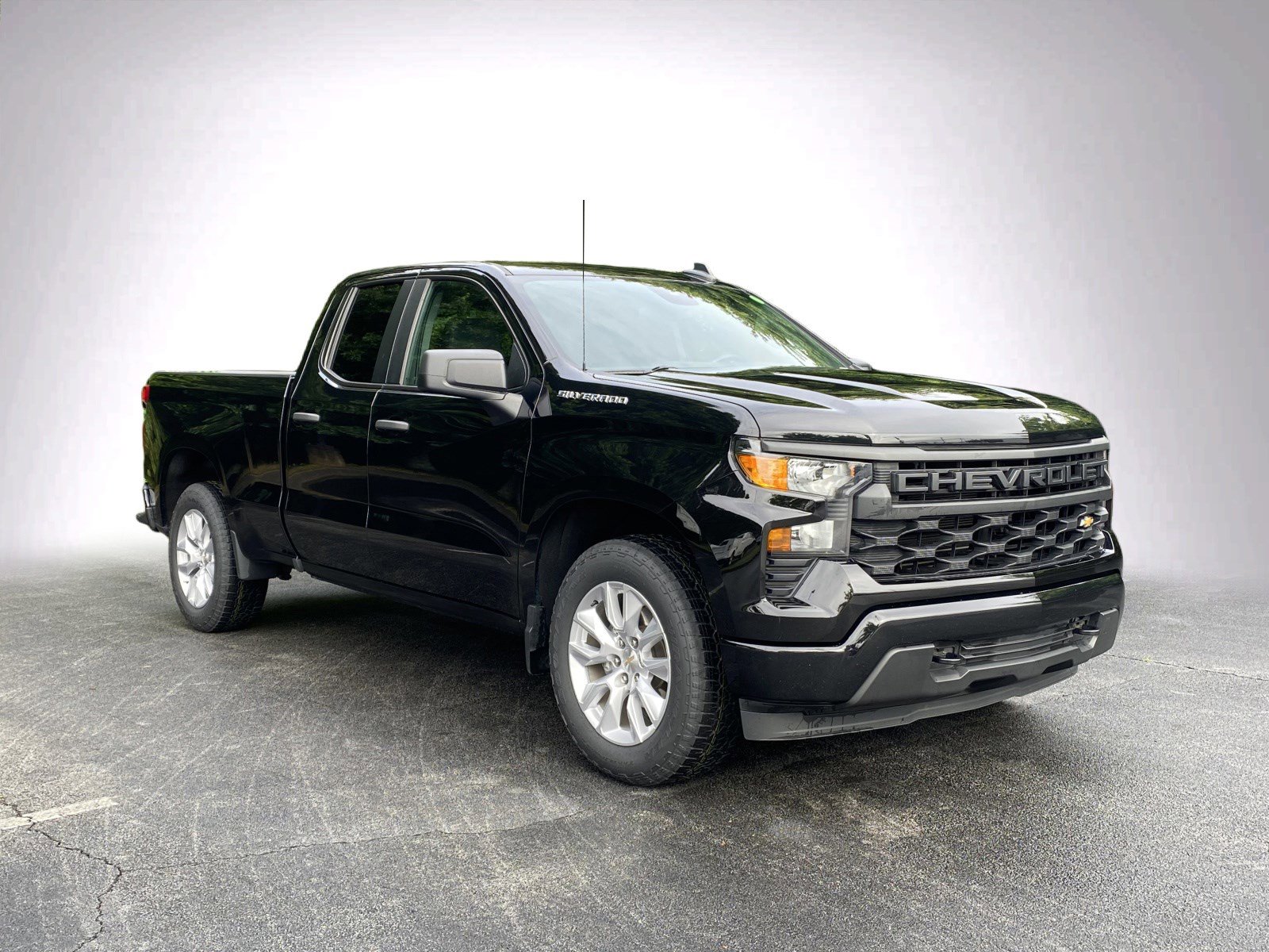 Used 2024 Chevrolet Silverado 1500 Custom RWD image 2