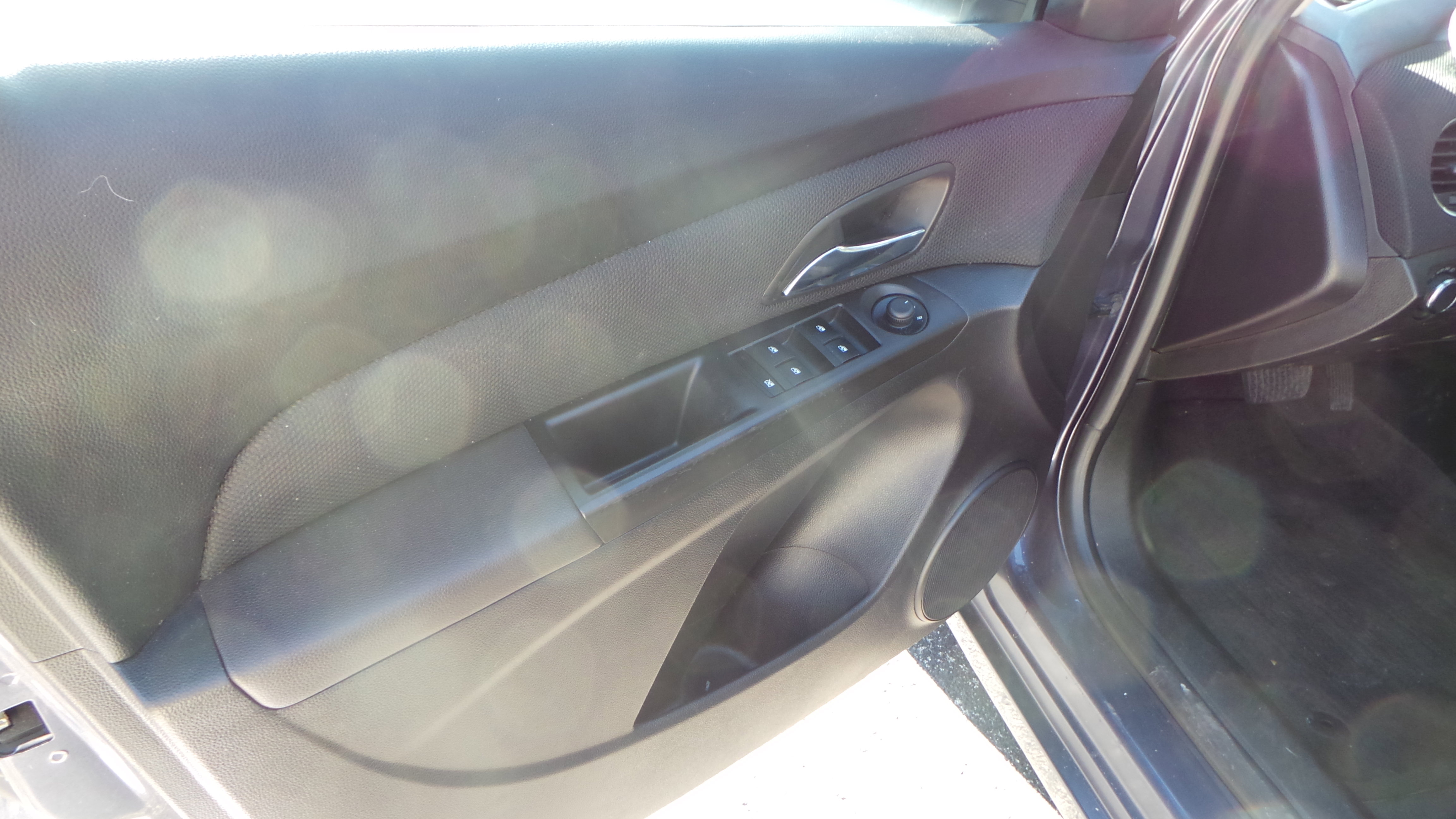 Used 2014 Chevrolet Cruze LT image 11