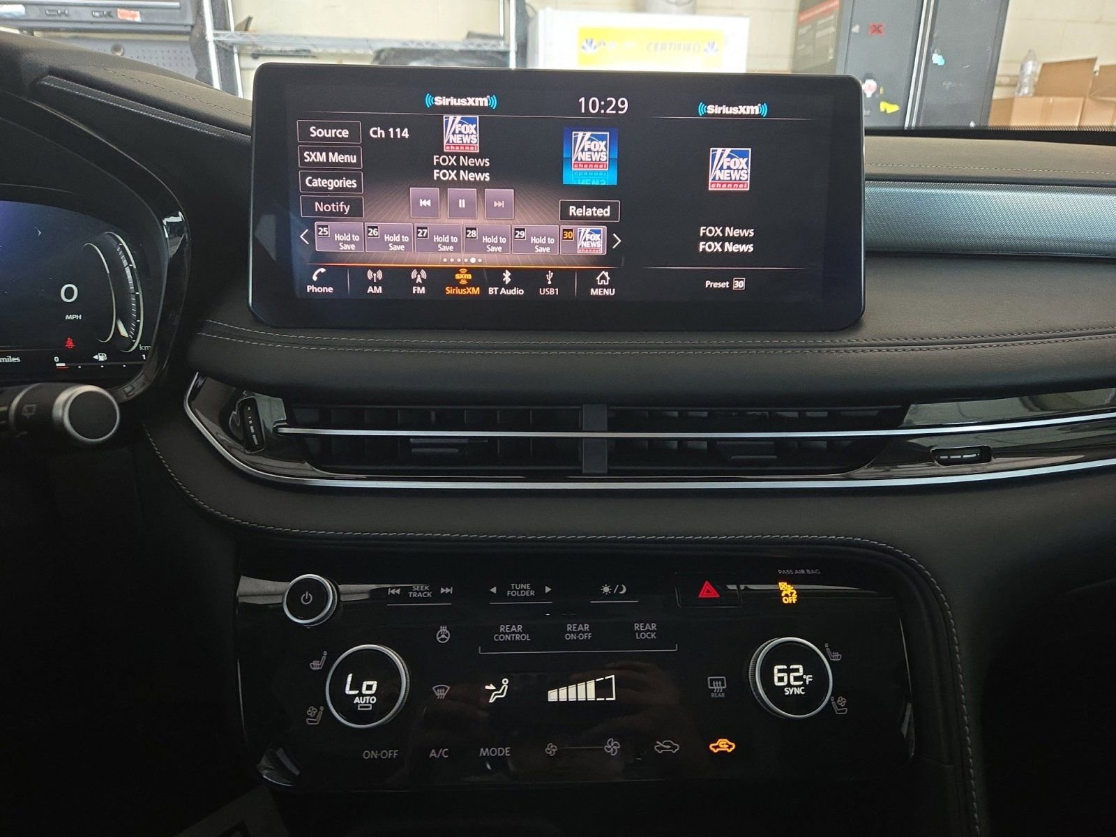 Used 2024 INFINITI QX60 Luxe w/ Performance Audio Package FWD image 14