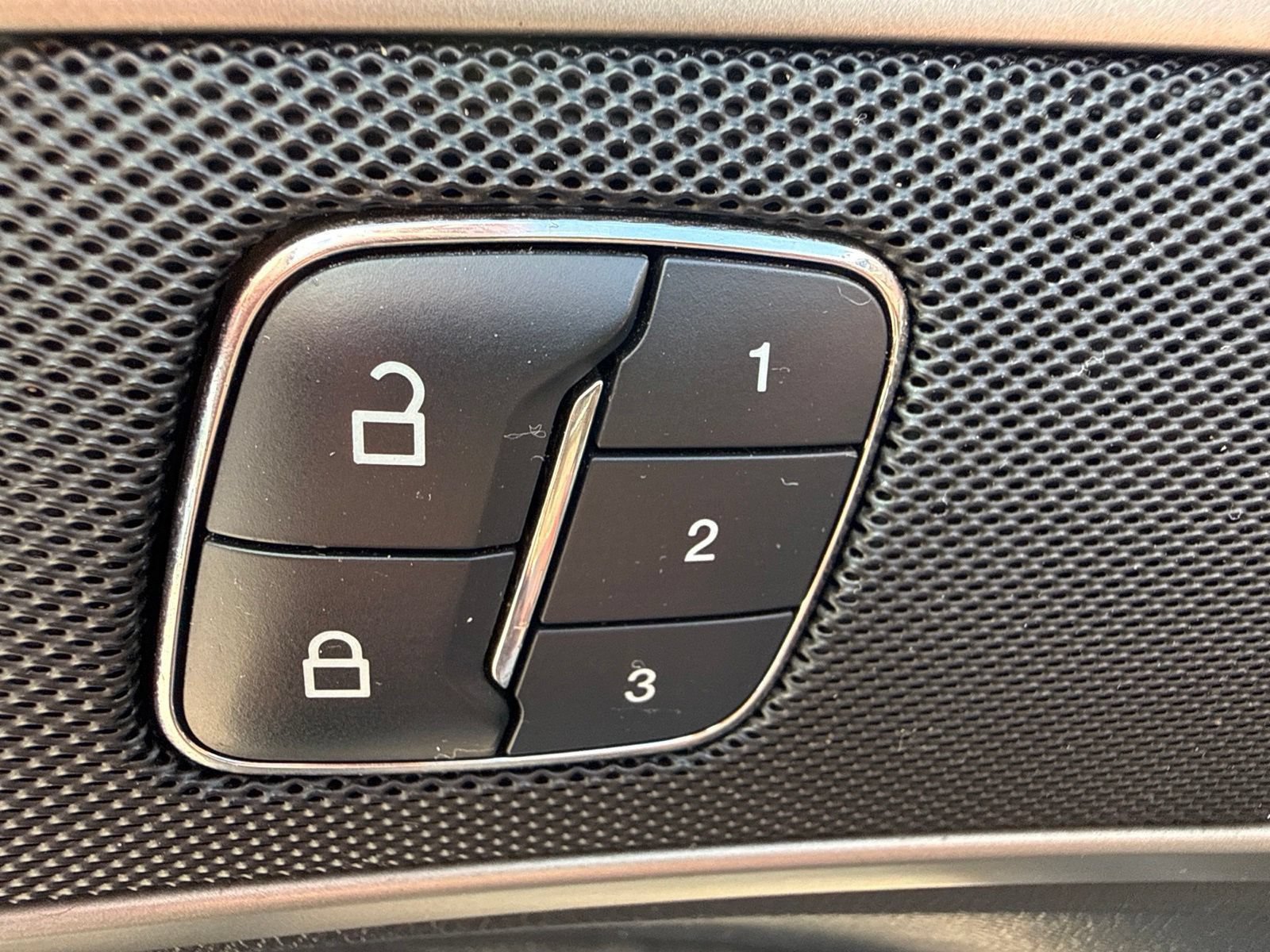 Used 2015 Ford Fusion SE w/ Equipment Group 202A FWD image 17