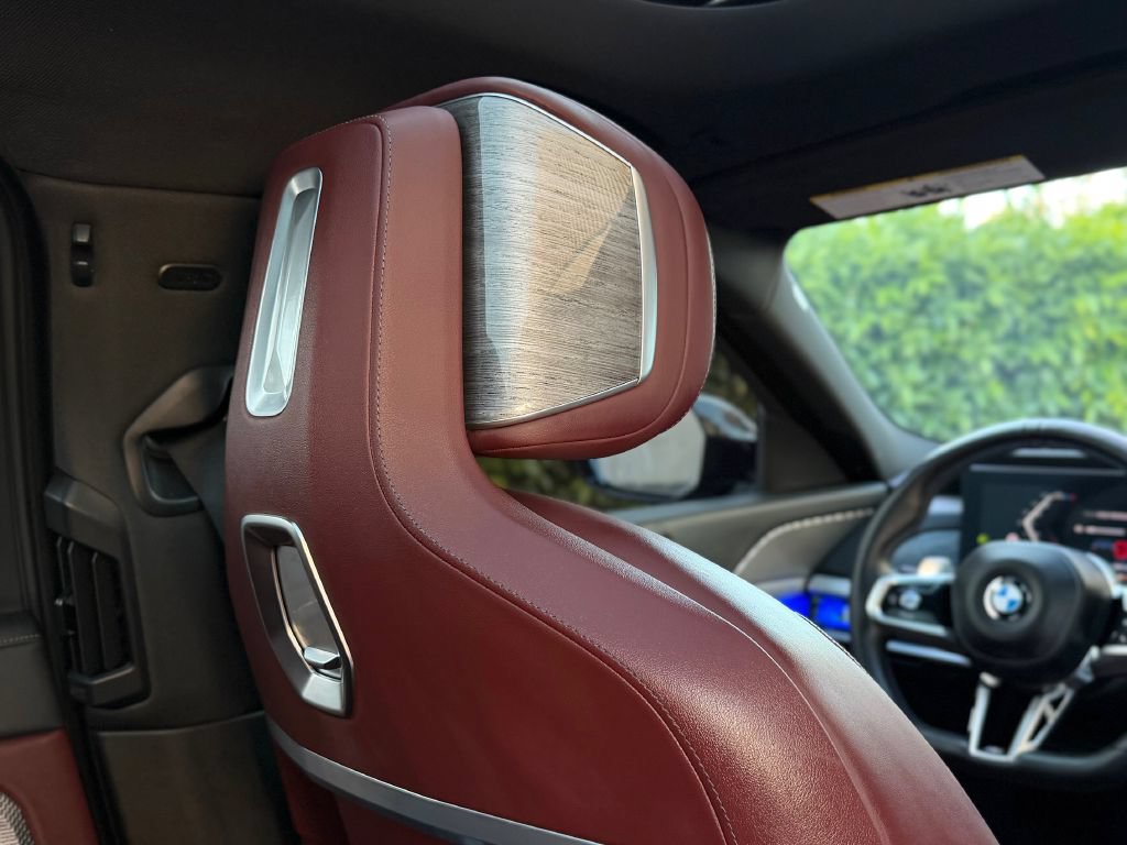 Used 2025 BMW 760i xDrive w/ Premium Package AWD/4WD image 34