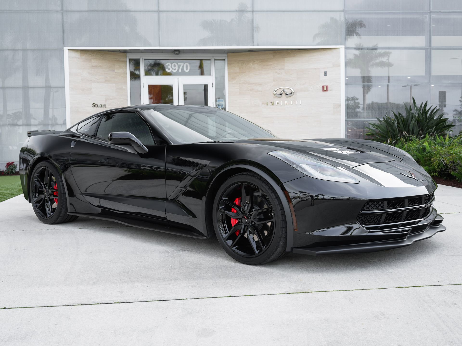 Used 2019 Chevrolet Corvette Stingray Coupe w/ Carbon Flash Badge Package RWD image 3