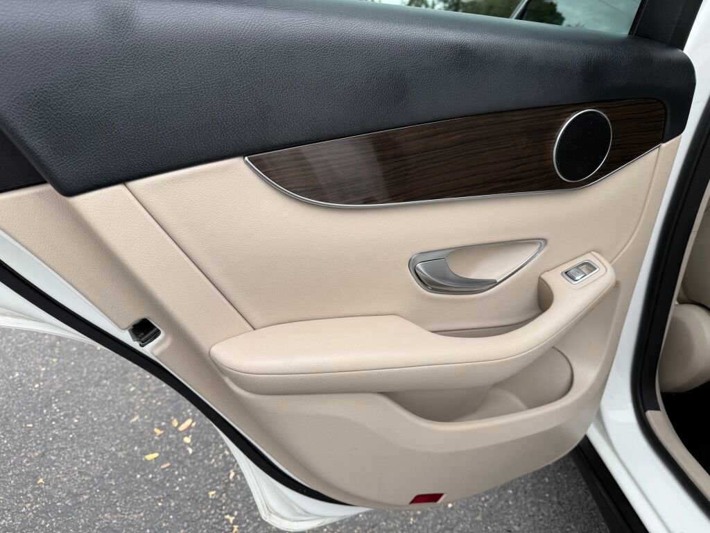 Used 2019 Mercedes-Benz GLC 300 4MATIC image 22