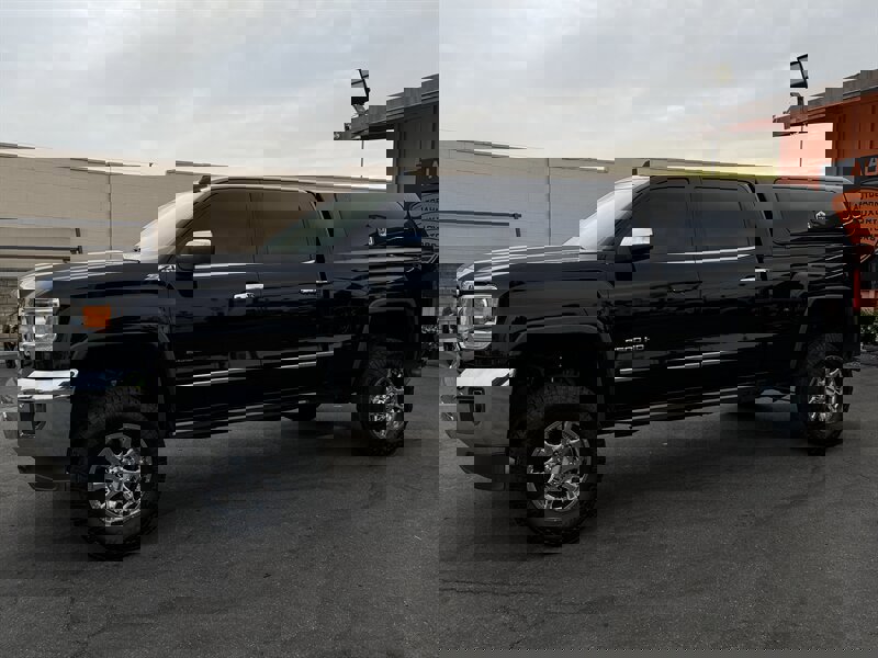 Used 2017 GMC Sierra 2500 SLT w/ Driver Alert Package image 12