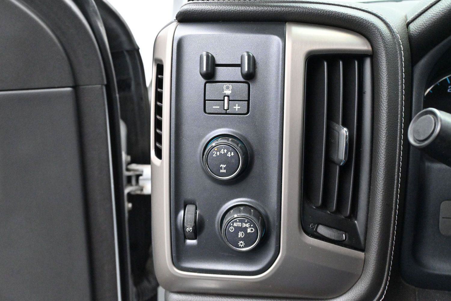 Used 2019 GMC Sierra 2500 Denali w/ Duramax Plus Package AWD/4WD image 26