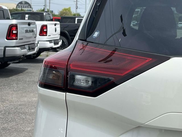 Used 2023 Nissan Rogue SV FWD image 10