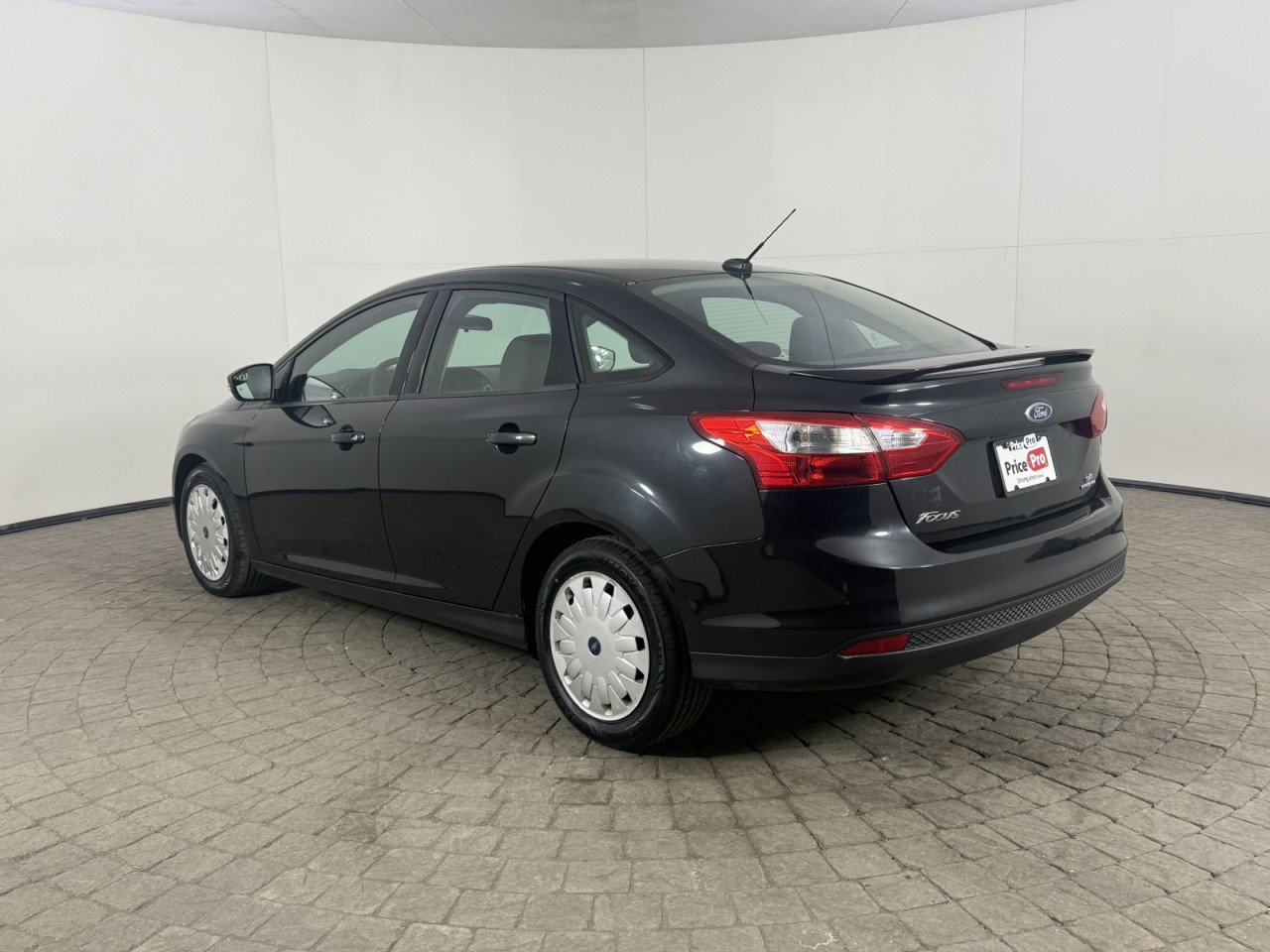 Used 2013 Ford Focus SE w/ SE Winter Pkg image 5