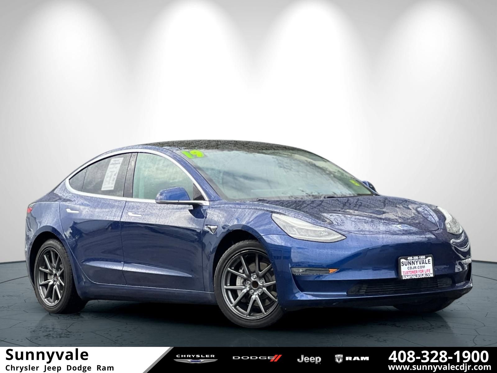 Used 2019 Tesla Model 3 Standard Range Plus image 1
