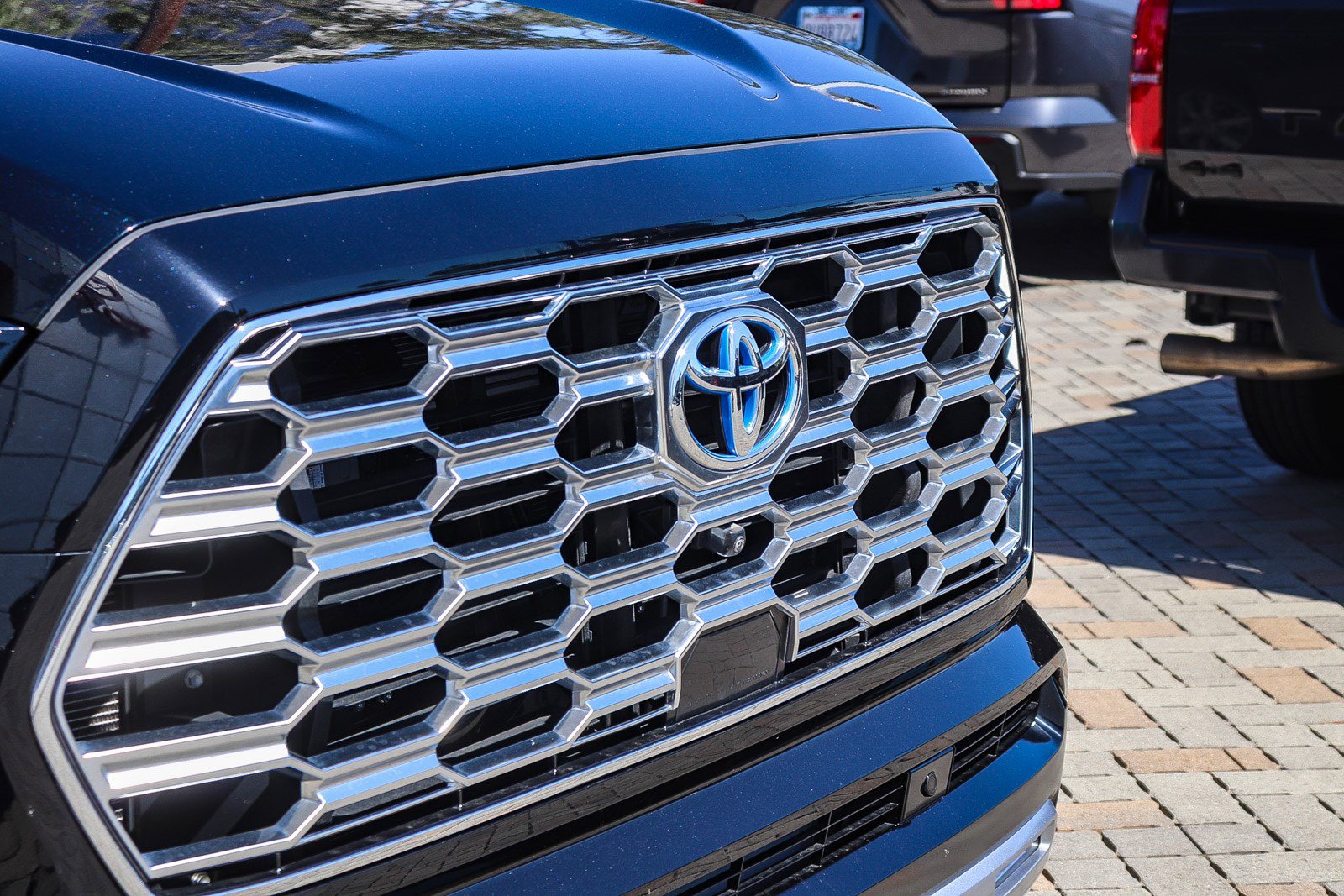 Used 2024 Toyota Sequoia Capstone AWD/4WD image 6