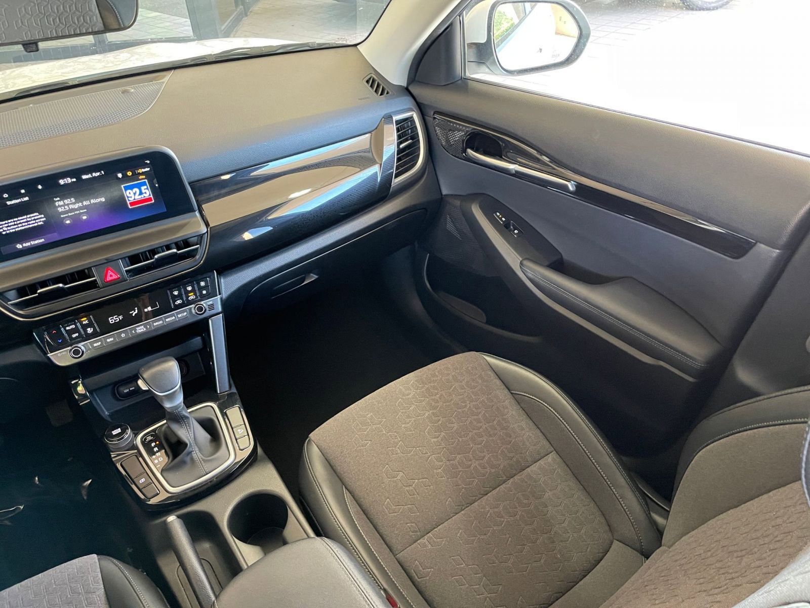 Used 2025 Kia Seltos S FWD image 36