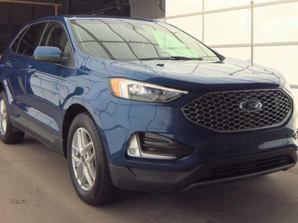 Used 2023 Ford Edge SEL w/ Convenience Package image 4