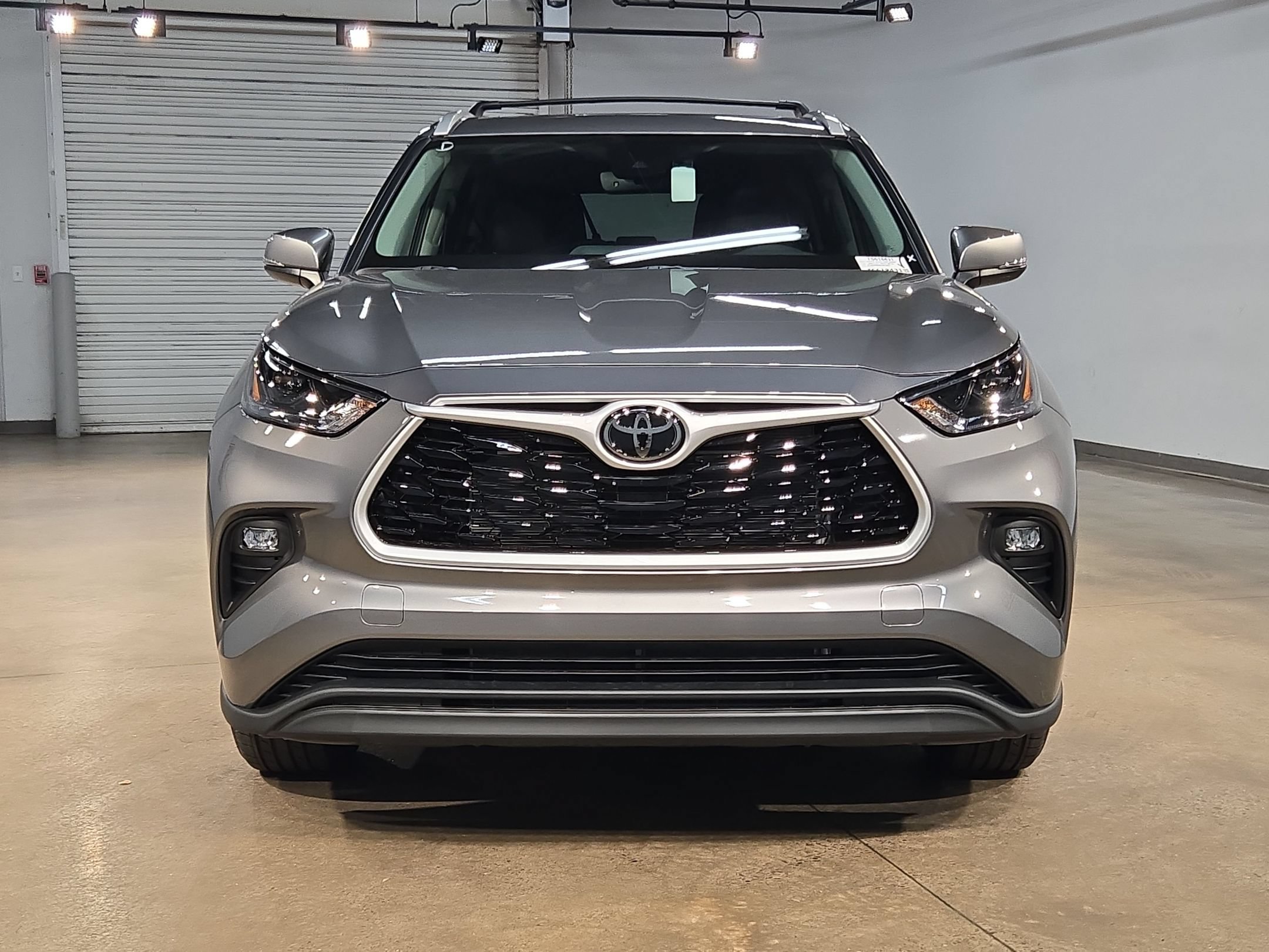 New 2026 Toyota Highlander XLE AWD/4WD image 2