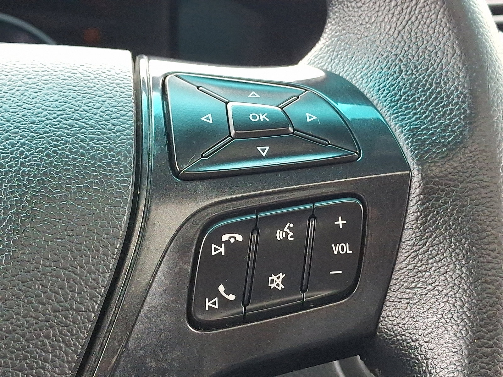 Used 2017 Ford Explorer XLT w/ Equipment Group 202A AWD/4WD image 24