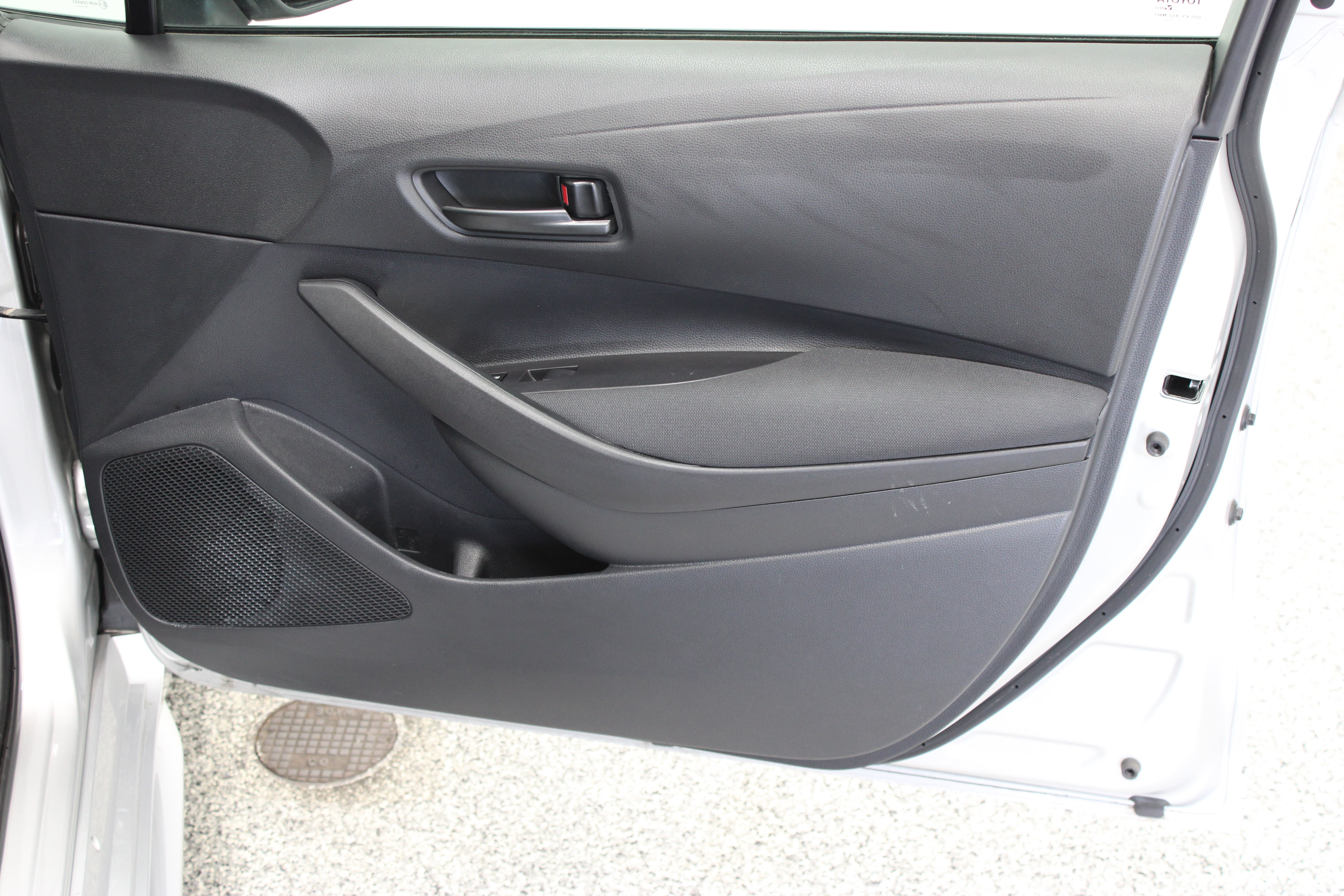Used 2026 Toyota Corolla LE FWD image 32