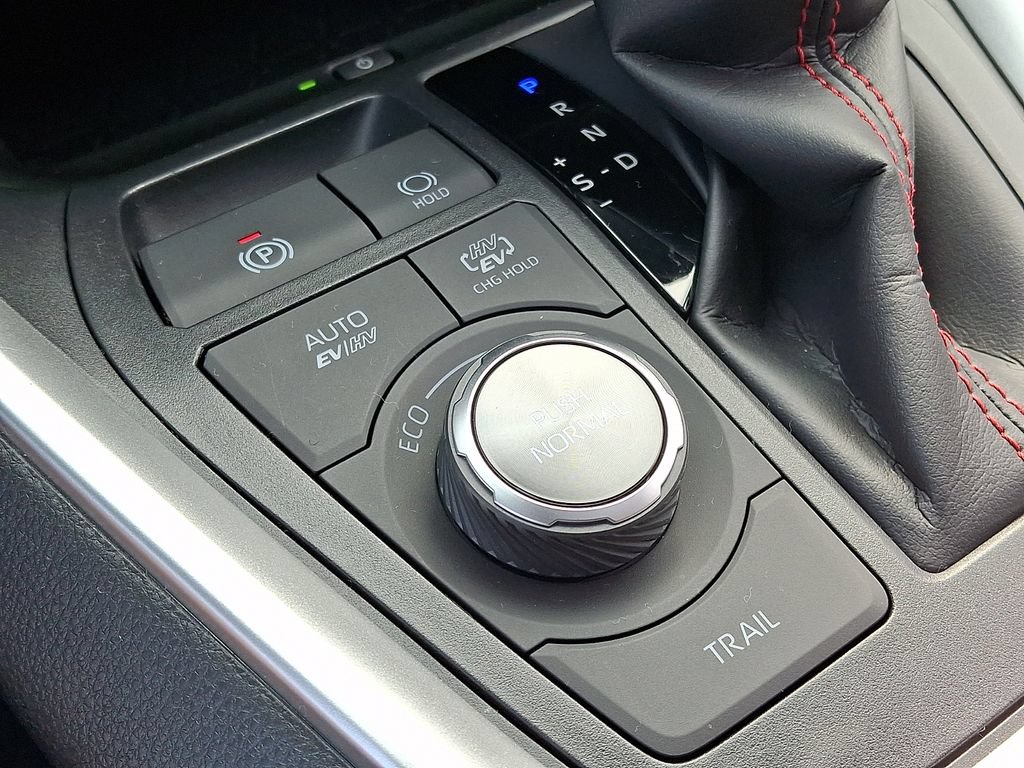 Certified 2025 Toyota RAV4 XSE AWD/4WD image 27