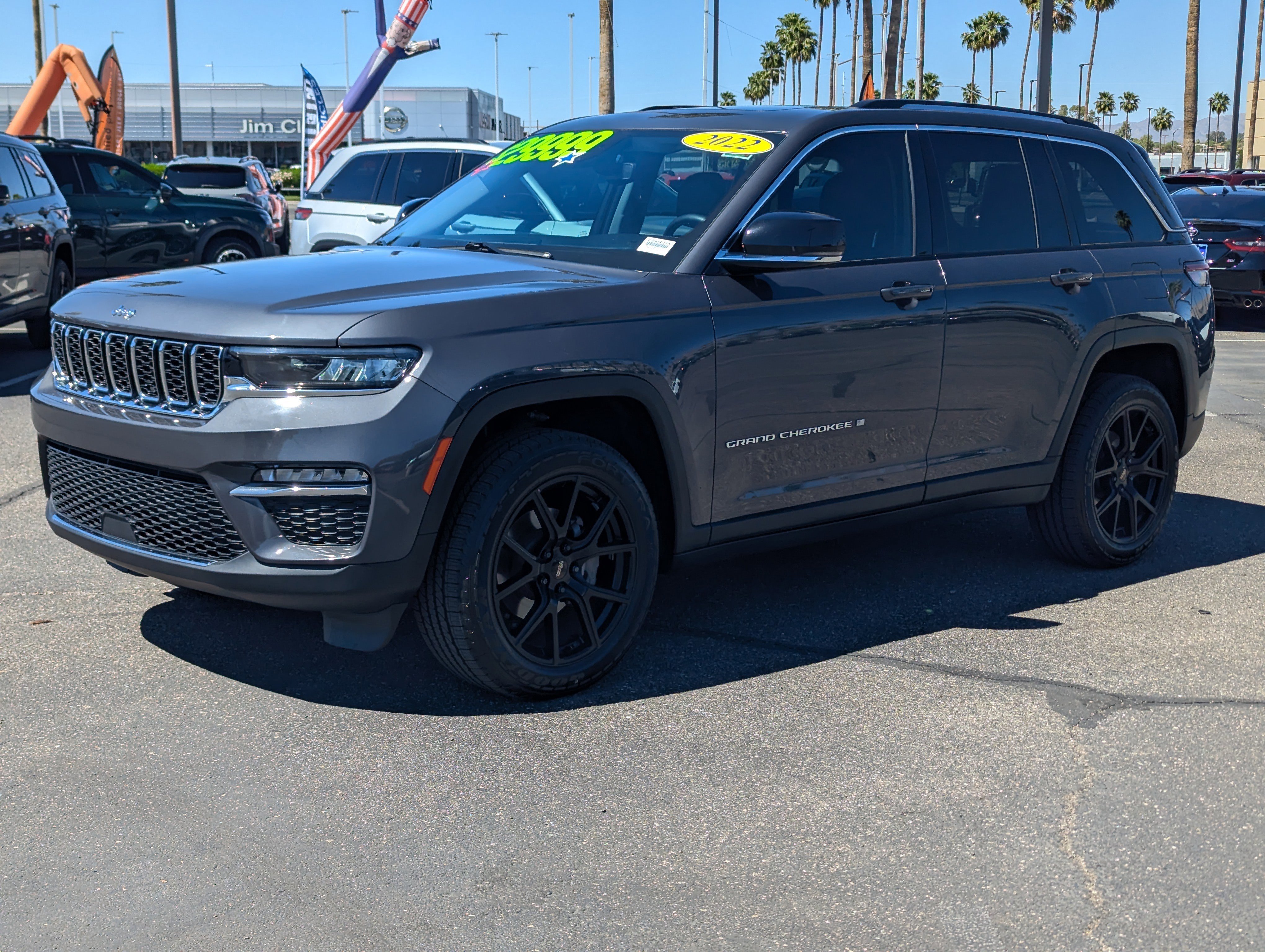 Certified 2022 Jeep Grand Cherokee Limited w/ Trailer Tow Prep Group (B) image 5