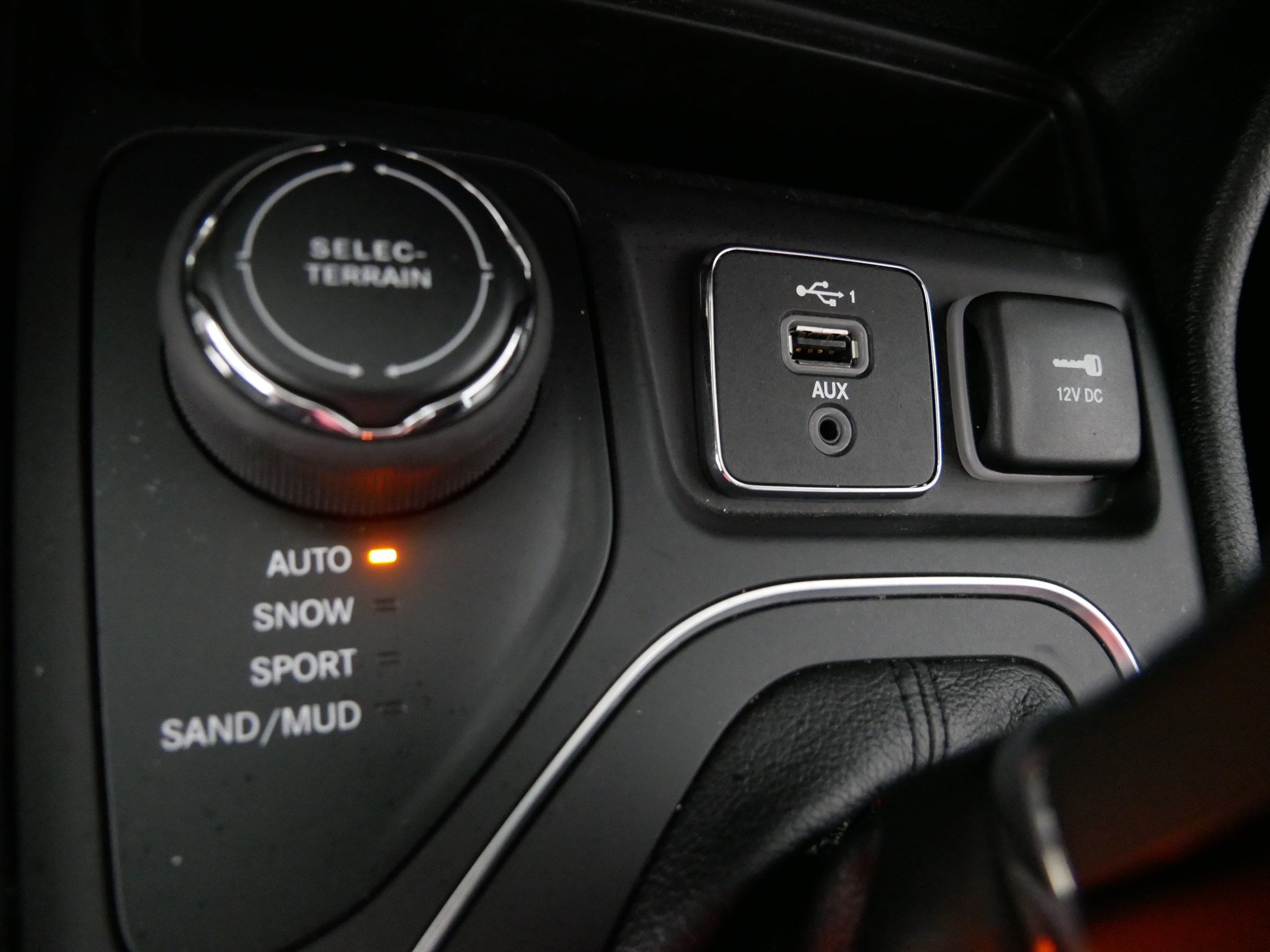 Used 2022 Jeep Cherokee Latitude w/ Sun & Sound Group AWD/4WD image 29