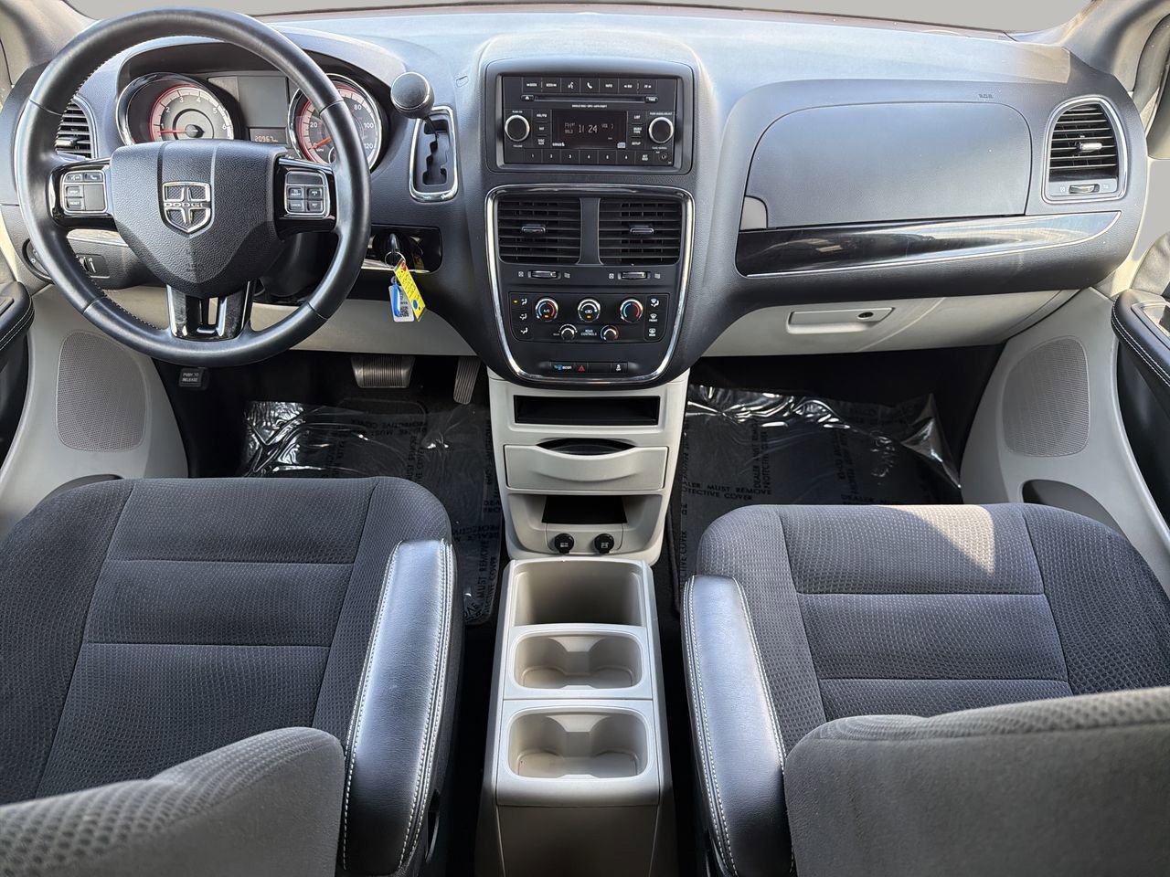 Used 2016 Dodge Grand Caravan SE FWD image 12