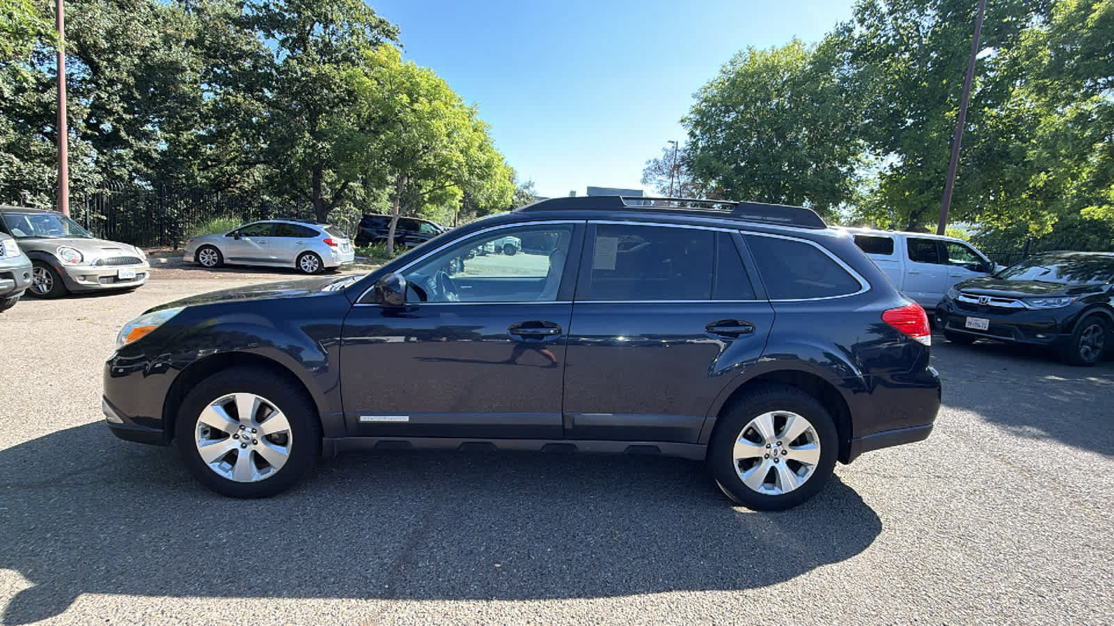 Used 2012 Subaru Outback 3.6R Limited w/ Moonroof Pkg AWD/4WD image 8