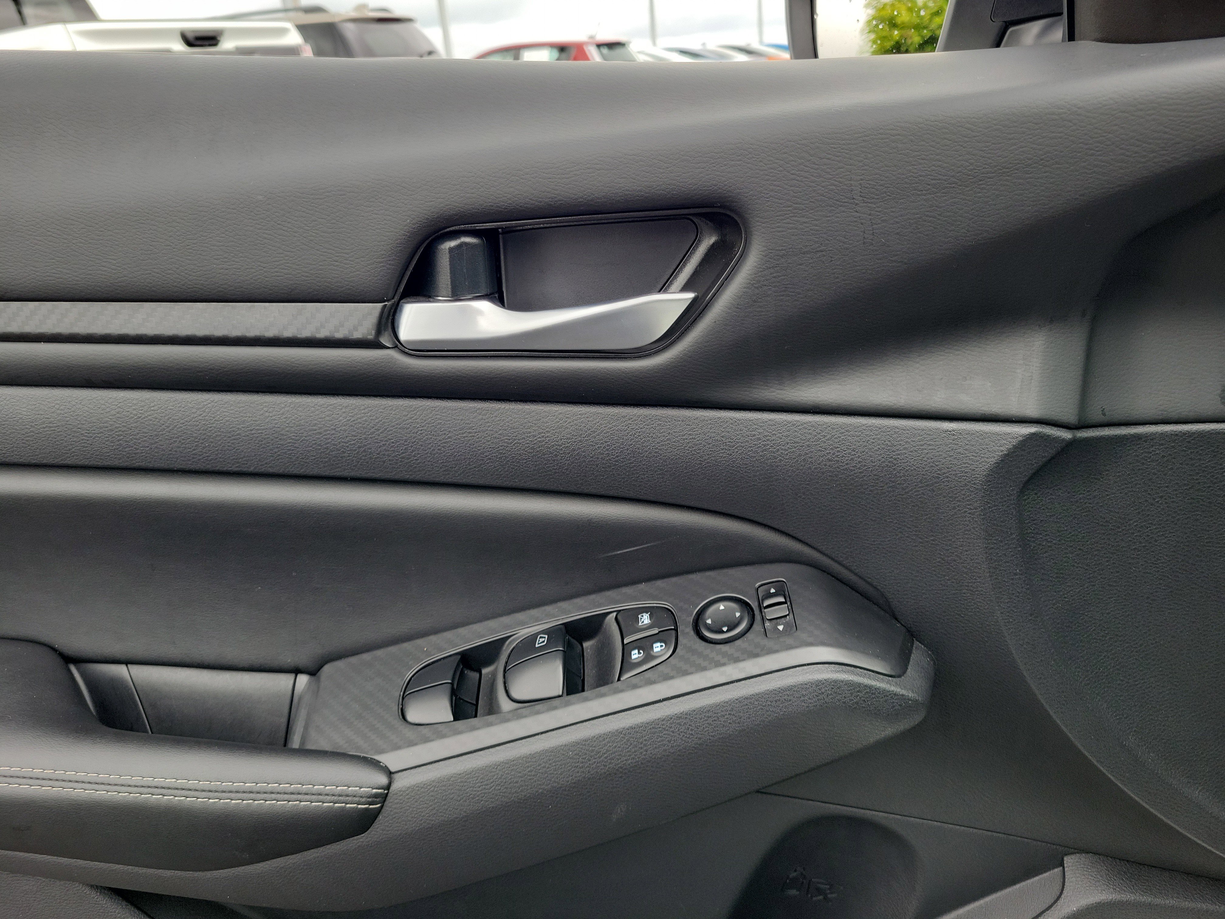Used 2025 Nissan Altima 2.5 SV FWD image 17