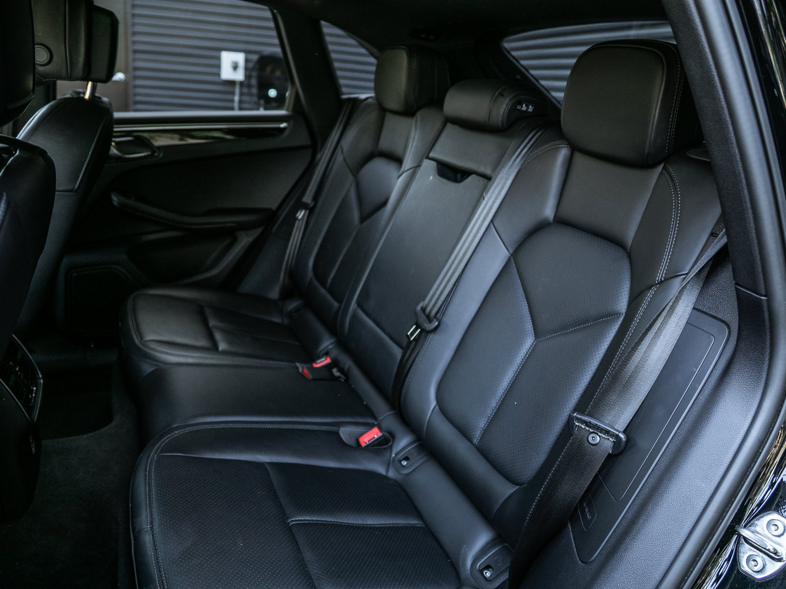 Certified 2023 Porsche Macan AWD/4WD image 14