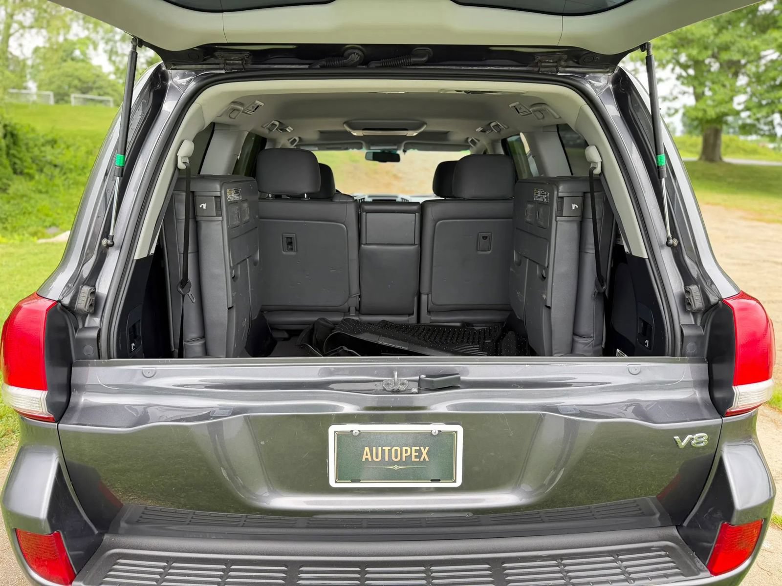 Used 2011 Toyota Land Cruiser w/ Upgrade Pkg AWD/4WD image 38