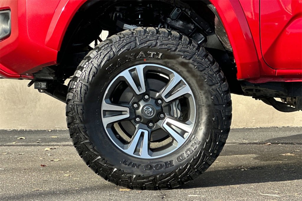 Used 2019 Toyota Tacoma TRD Sport image 27