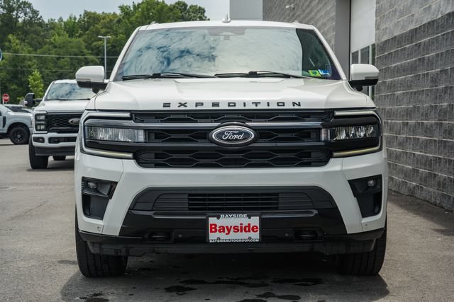 Used 2024 Ford Expedition Limited AWD/4WD image 3