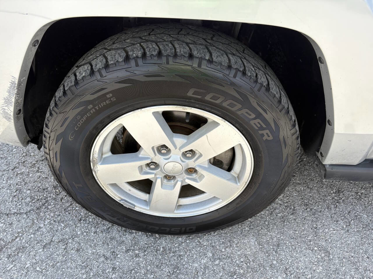 Used 2008 Jeep Commander Sport image 11