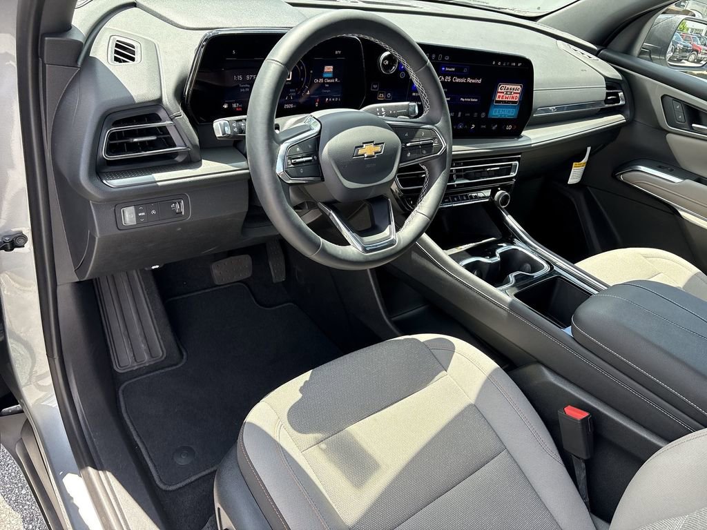 New 2025 Chevrolet Traverse LT FWD image 11