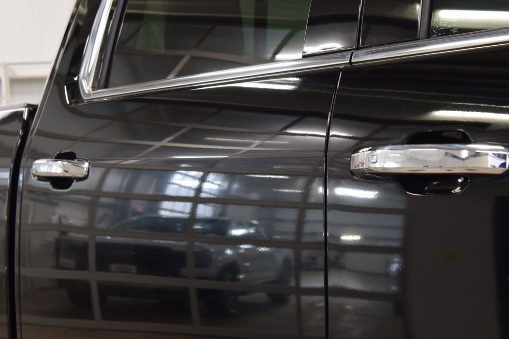 Used 2022 GMC Sierra 3500 Denali w/ Denali Ultimate Package image 17