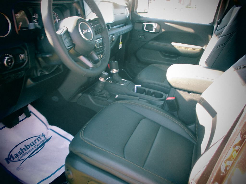 New 2025 Jeep Gladiator Sport AWD/4WD image 4