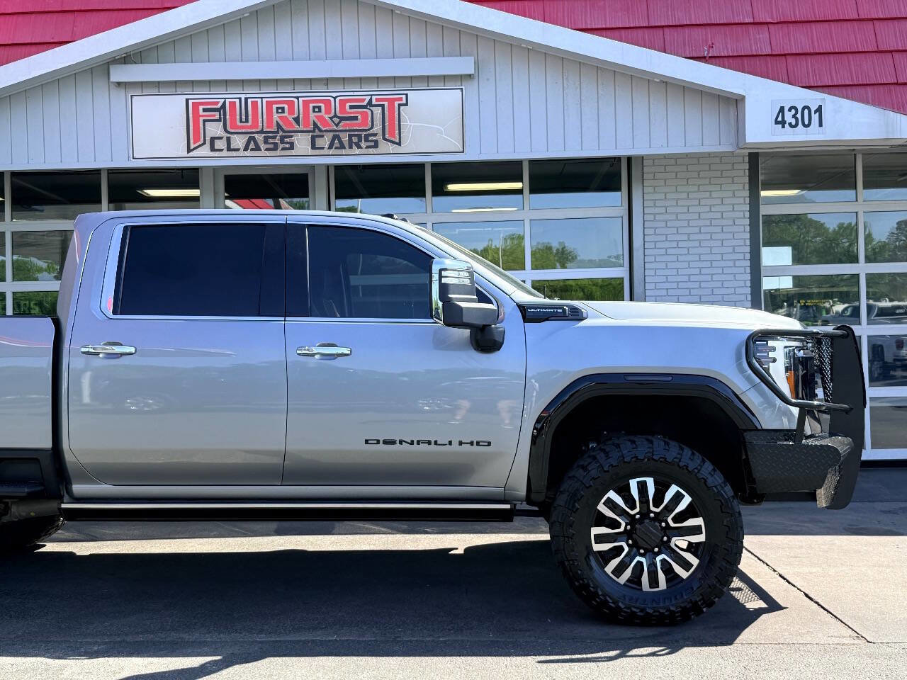 Used 2024 GMC Sierra 3500 Denali Ultimate AWD/4WD image 12