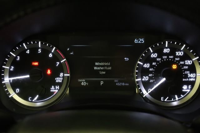 Used 2023 Toyota Highlander XLE image 19