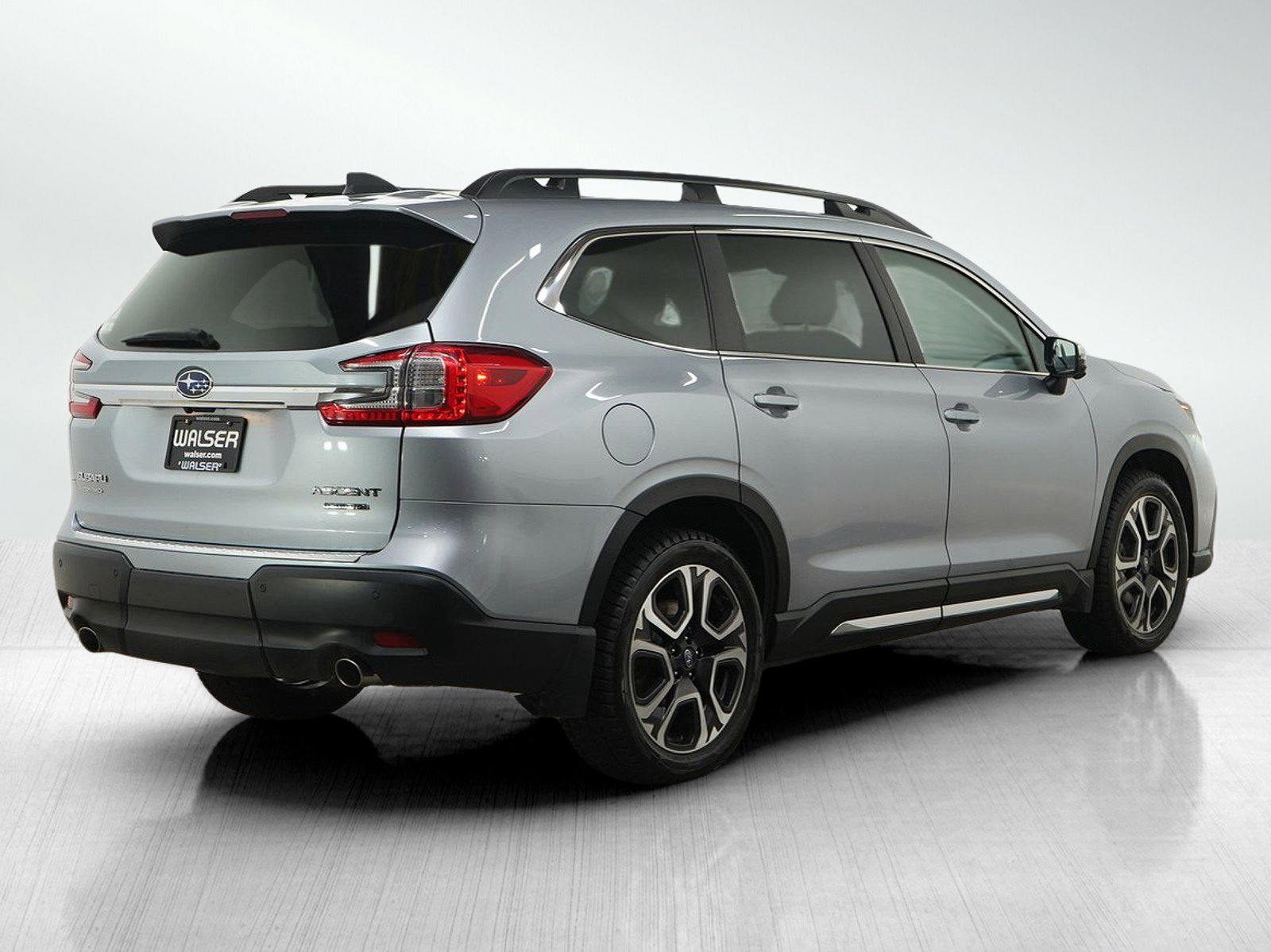 Used 2023 Subaru Ascent Limited w/ Technology Package AWD/4WD image 5