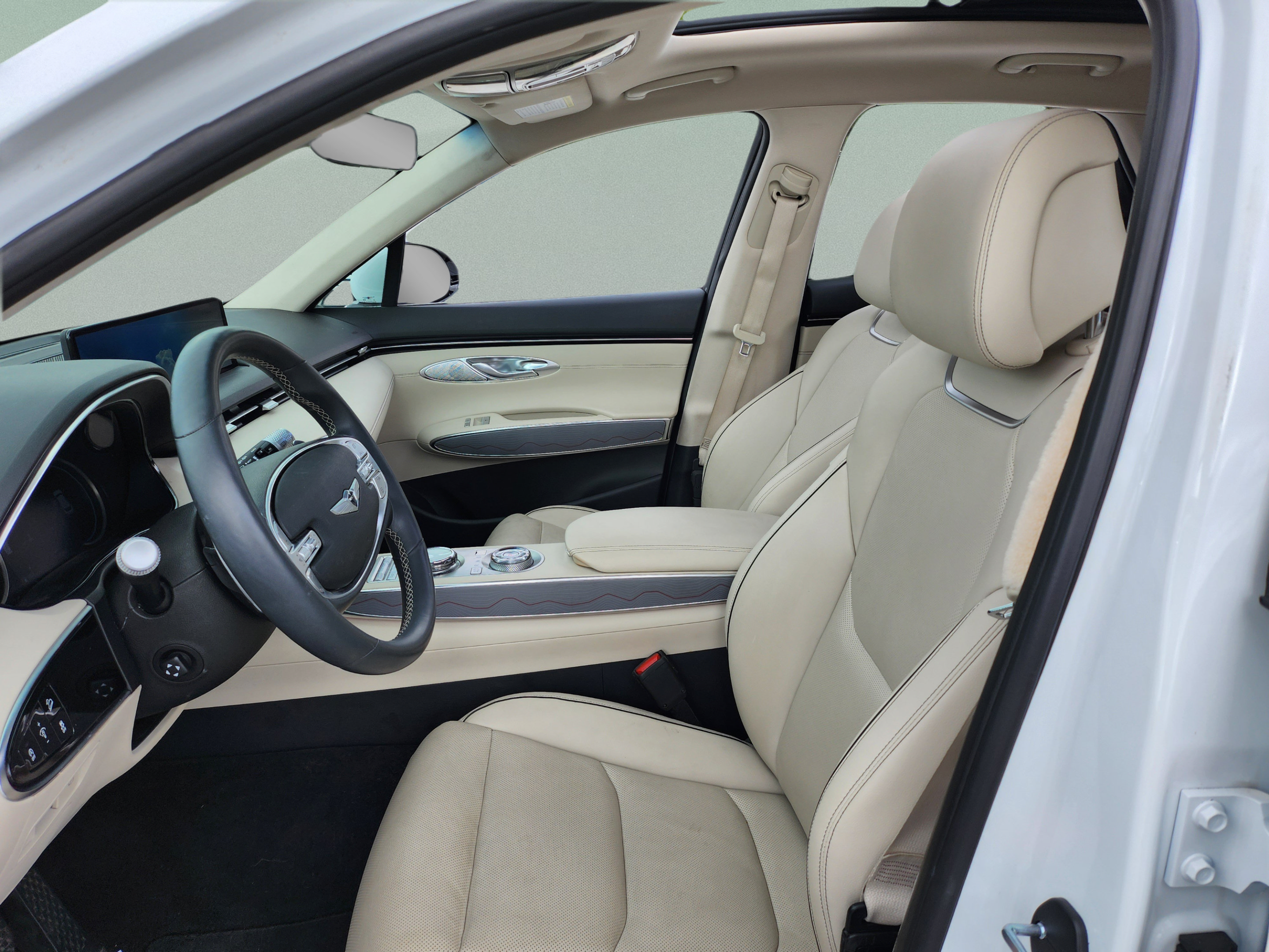 Used 2024 Genesis GV70 2.5T w/ Advanced Package AWD/4WD image 14