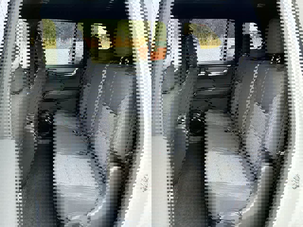 Used 2025 GMC Acadia Elevation image 24