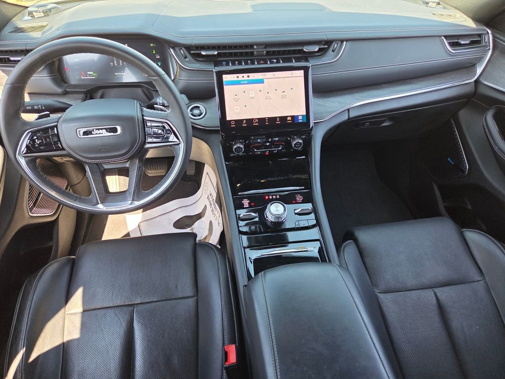 Used 2023 Jeep Grand Cherokee Overland w/ Luxury Tech Group IV AWD/4WD image 9