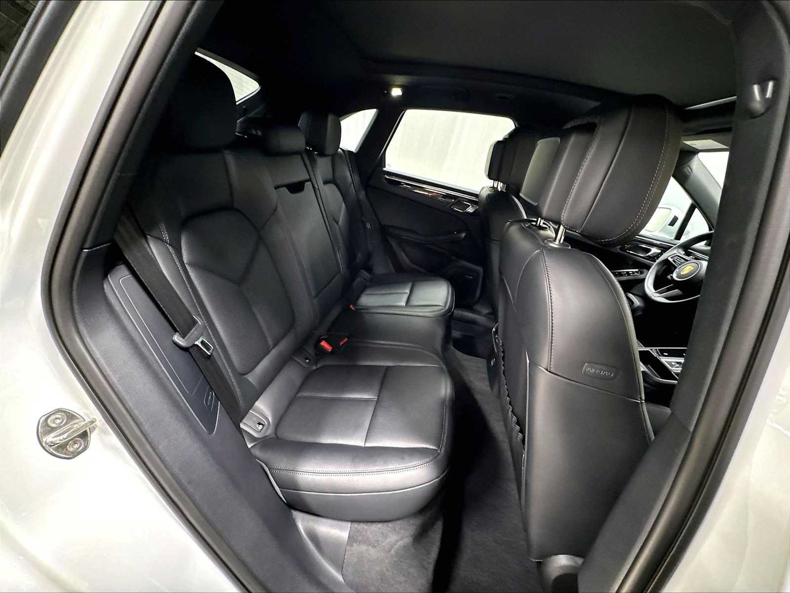 Used 2026 Porsche Macan AWD/4WD image 31