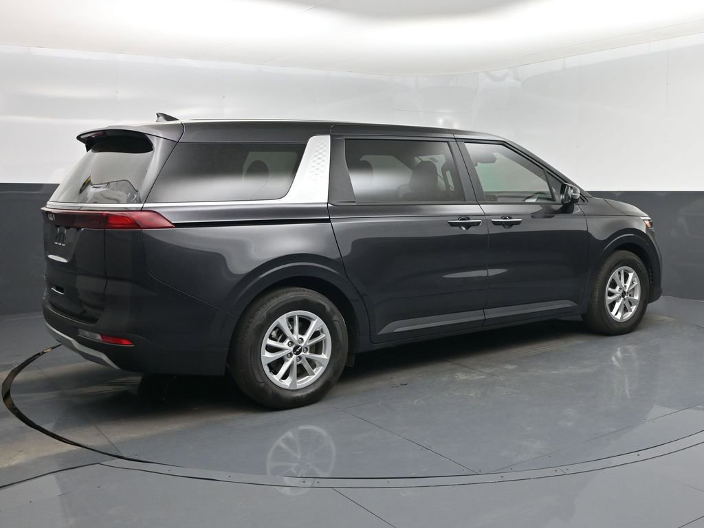 Used 2024 Kia Carnival LX image 3