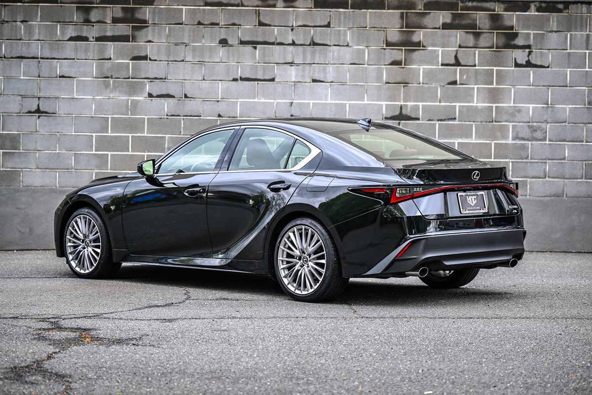 Used 2023 Lexus IS 300 AWD w/ Premium Package image 4