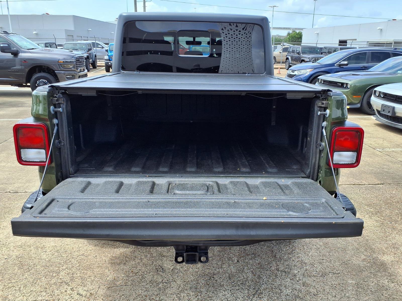 Used 2023 Jeep Gladiator Rubicon AWD/4WD image 22