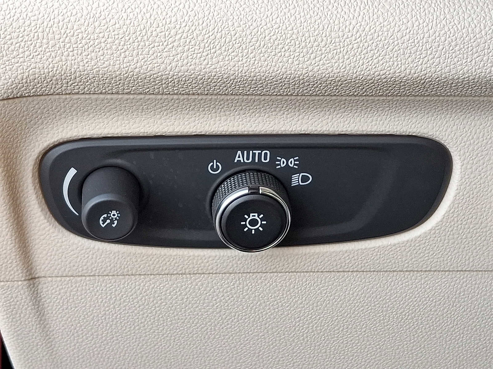 Used 2021 Buick Envision Essence image 26