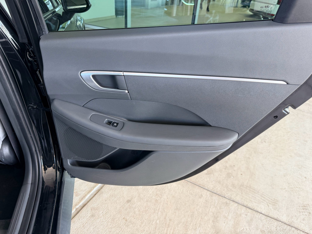 Used 2022 Hyundai Sonata SE w/ Cargo Package FWD image 24