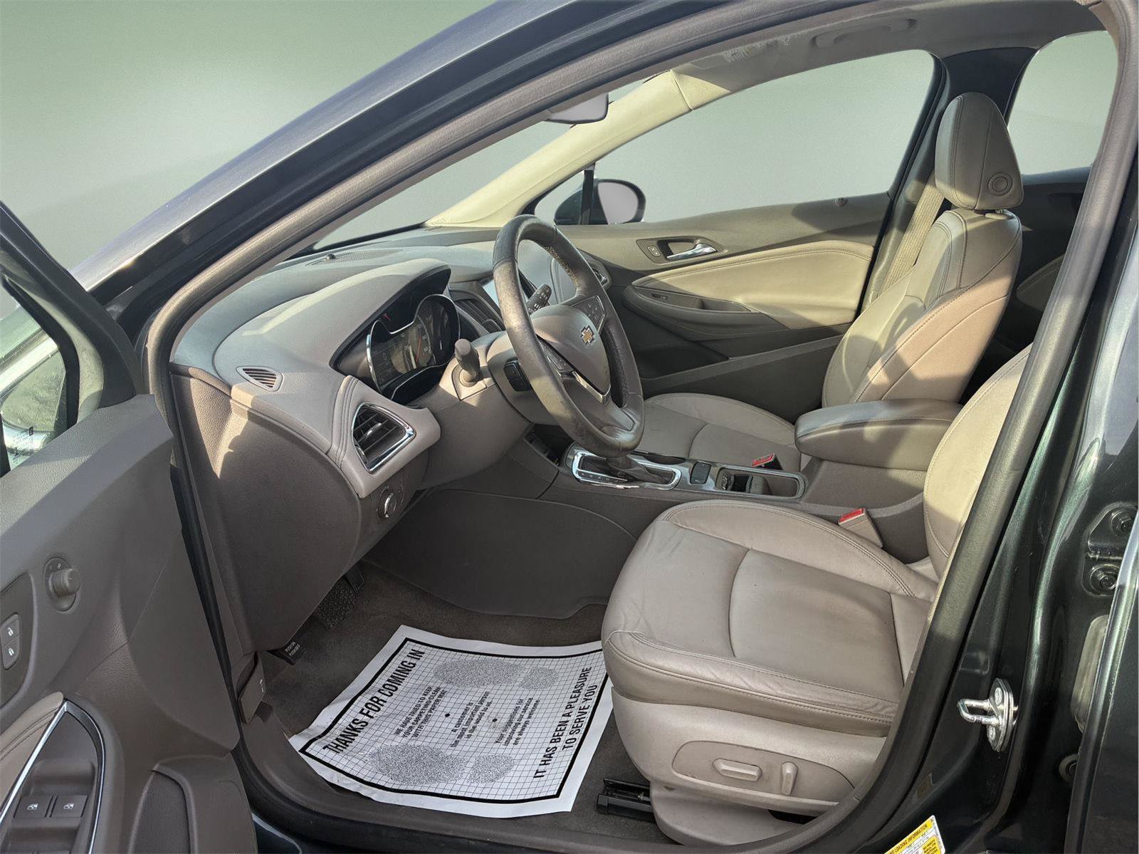 Used 2018 Chevrolet Cruze Premier FWD image 9