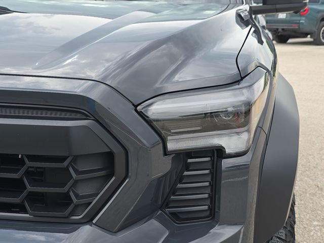 Used 2025 Toyota Tacoma Trailhunter image 30